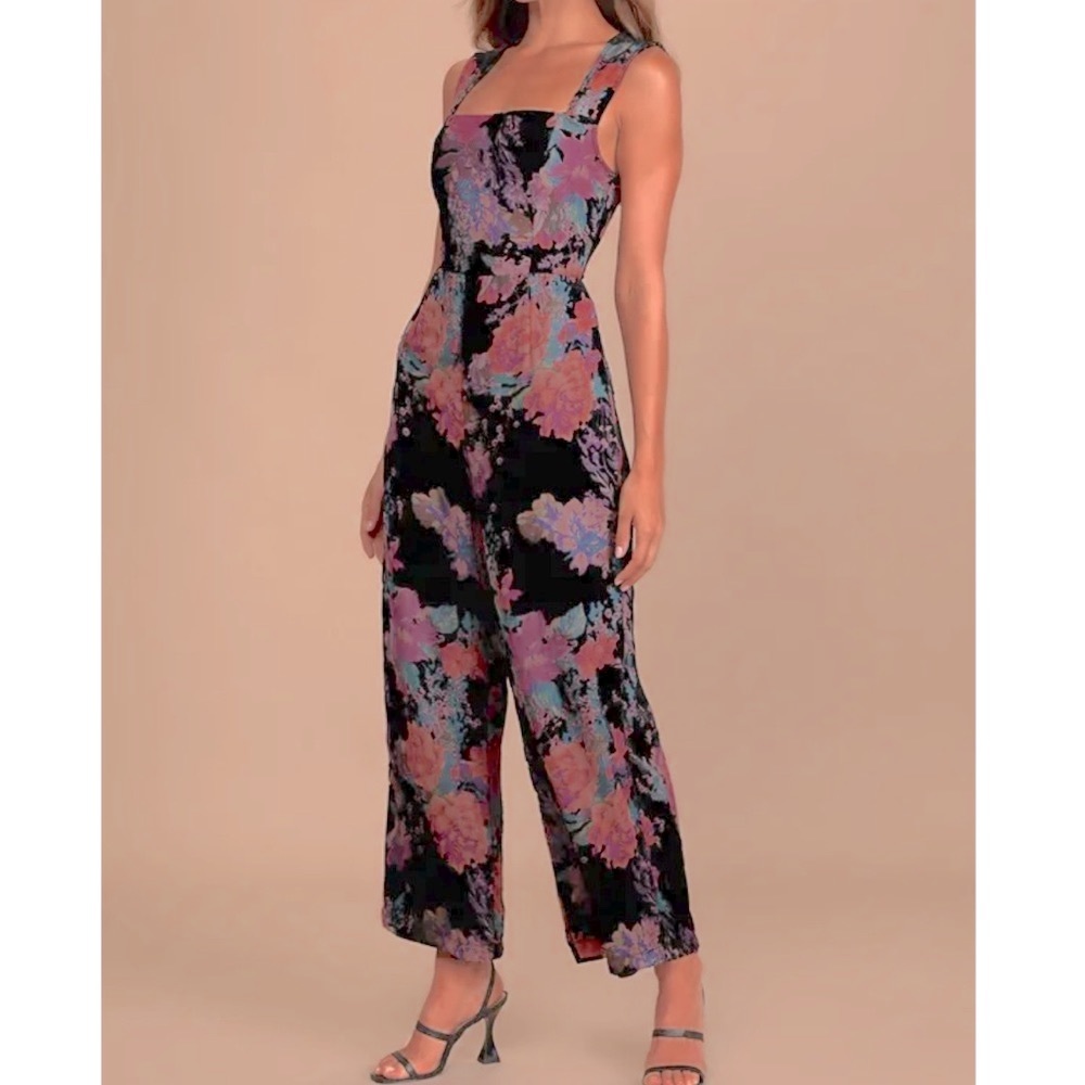 Lulu’s Velvet Floral Print Wide Leg Jumpsuit. Size M, NWT